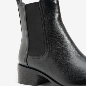 100% Leather Salt Heeled Chelsea Boot | Kenneth Cole SZ 7